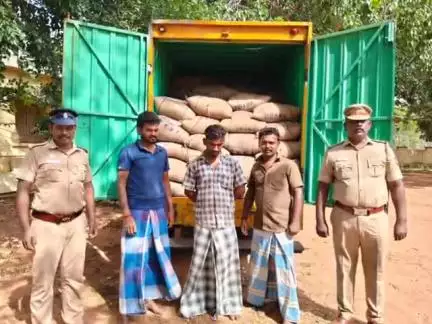 காரைக்குடி: பள்ளத்தூரில் பால்வேனில் ரேசன் அரிசி கடத்தல் 3 பேர் கைது