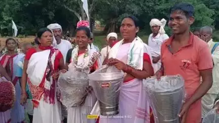पालकोट प्रखंड।मल ई।बुडोकरम।शुभ। अवसर पर। आदिवासी संस्कृति। गाने।बाज महिला मंडल। पुरस्कार। वितरण किया गया