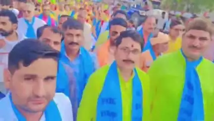 तालबेहट: हजारिया मंदिर पर विश्व की पहली जल कथा का आयोजन, शहर में निकाली गई कलश यात्रा, सैकड़ों श्रद्धालु हुए शामिल