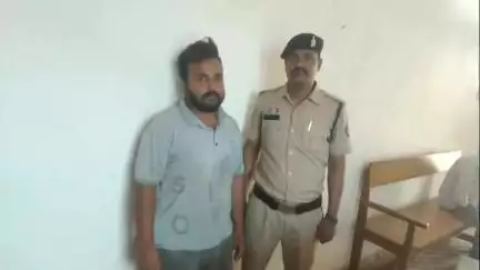 बलौदा: बलौदा पुलिस ने पनोरापारा बुडगहन गांव से फर्जी तरीके से मोबाइल सिम जारी करने वाले आरोपी को किया गिरफ्तार