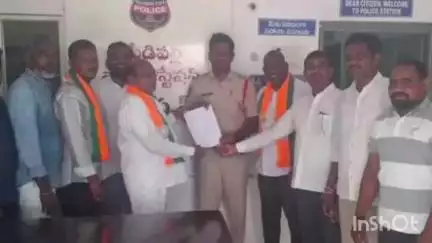 కథలాపూర్: పాడిపశువుల అక్రమ రవాణా అరికట్టాలని బిజెపి నేతల వినతి