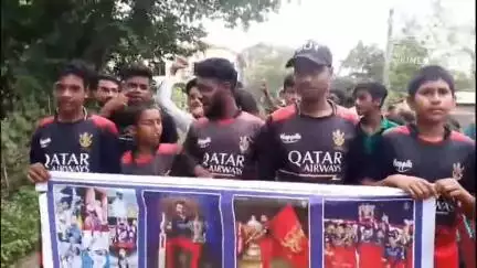 সাঁকরাইল: বেঙ্গালুরুর আইপিএল জয়ের উচ্ছ্বাসে ভাসল ঝাড়গ্রামের সাঁকরাইলের ক্রিকেট প্রেমিরা
