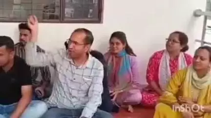 रानीखेत: राजस्व कर्मियों ने रानीखेत में किया कार्यबहिष्कार, नियमित पुलिस के अधीन राजस्व क्षेत्रों को करने की उठाई मांग
