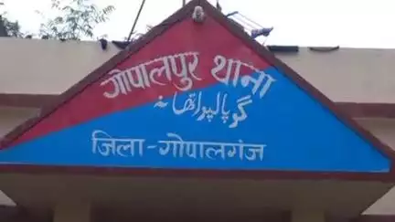 कुचायकोट: गोपालपुर पुलिस ने सेमरा स्कूल के पास से 98 टेट्रा पैक शराब के साथ एक मोटरसाइकिल सवार को किया गिरफ्तार