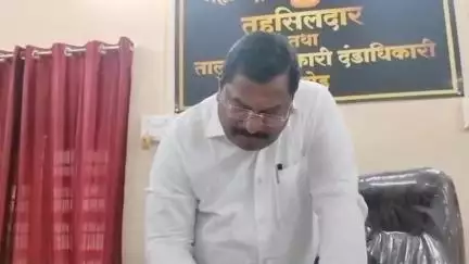 सिल्लोड: सिल्लोड तहसीलदार संजय भोसले यांची अतिक्रमण उच्चस्तरीय पथक मध्ये निवड सिल्लोड तहसील येथे करण्यात आली सत्कार