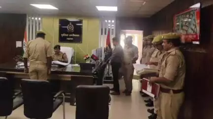 महोबा: एसपी ने बकरीद पर्व को शान्तिपूर्ण ढंग से सम्पन्न कराने के लिए थानों के त्यौहार रजिस्टरों का किया अवलोकन