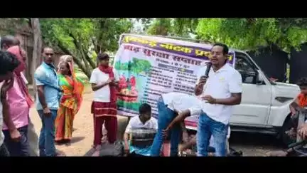 सरमेरा: सरमेरा प्रखंड परिसर में नुक्कड़ नाटक के माध्यम से बाढ़ से बचाव की जानकारी दी गई