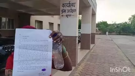 अशोक नगर: महिला से मारपीट और जातिसूचक गाली-गलौज की थाने में रिपोर्ट दर्ज न होने पर पीड़ित ने पुलिस अधीक्षक से शिकायत की