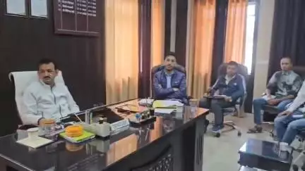 लोहाघाट नगर पालिका बोर्ड बैठक में नगर के विकास के लिए कई महत्वपूर्ण प्रस्ताव हुए पारित।