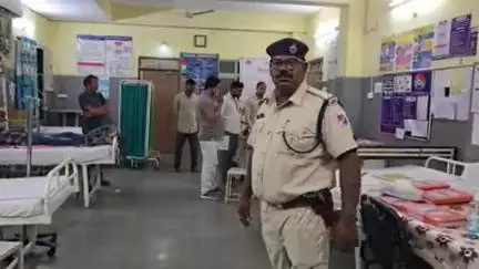 बैतूल नगर: बैतूल: चलती ट्रेन में अज्ञात व्यक्ति ने हाउसकीपिंग करने वाले युवक को मारा पत्थर, अस्पताल में भर्ती