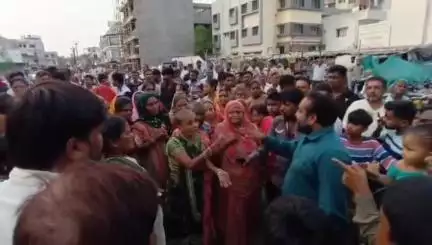 બોર તળાવ બાલવાટિકા નજીકથી શાકભાજી વેચતા લોકોને સામાન હટાવી લેવાની સૂચનાથી ભારે પરેશાની #jansamasya