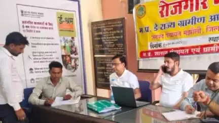 गोपद बनास: सीधी जिले के प्रज्ञा भवन में रोजगार मेले का आयोजन, 114 युवाओं को मिला रोजगार