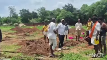 పరిగి: ఫారెస్ట్ సెక్షన్ ఆఫీసర్ శ్రీధర్ ఫిర్యాదుతో చెరువు ముందల తండా గ్రామానికి చెందిన ఇద్దరు వ్యక్తులపై కేసు నమోదు: ఎస్ఐ రమేష్