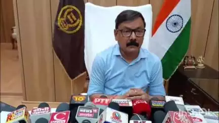बरेली: बकरा ईद को लेकर बरेली के जिलाधिकारी अविनाश सिंह ने बुलाई बैठक, जारी किए दिशा निर्देश