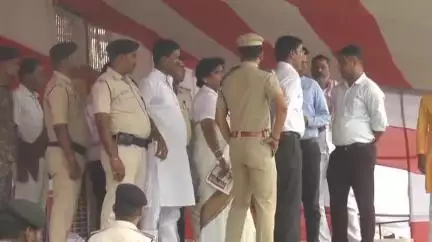 दरभंगा: पोलो मैदान में बिहार के मुख्यमंत्री के आगमन को लेकर जिलाधिकारी व वरीय पुलिस अधीक्षक ने किया सभा स्थल का निरीक्षण