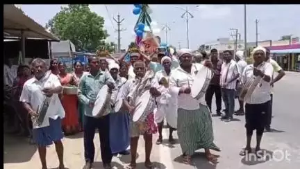 ఇల్లంతకుంట: పోచమ్మ తల్లికి బోనాలు సమర్పించిన గంగ పుత్రులు...