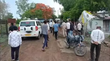 खंडवा नगर: खंडवा: पंधाना रोड पर मोघट और पदम नगर पुलिस ने अतिक्रमण हटाने की कार्रवाई की