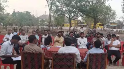 घुवारा: भगवा थाना परिसर में आगामी त्योहारों को लेकर शांति समिति की बैठक हुई, तहसीलदार रहे मौजूद