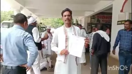 कटनी जिले में प्रतिनियुक्ति न होने पर बालाघाट निवासी ने कलेक्टर कार्यालय में दिया पत्र