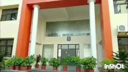 ખંભાળિયા: મણીપુર હાબરડી ગામની બે સગીર વયની દિકરીઓ ગુમ થયેલ હોય જેની શોધખોળ કરી તેના વાલીને સોપી આપતી કલ્યાણપુર પોલીસ.