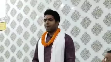 देवघर: विनीत केसरी को बहादुरी और ऑपरेशन सिंदूर में योगदान के लिए बैद्यनाथ धाम केसरवानी वैश्य सभा ने किया सम्मानित