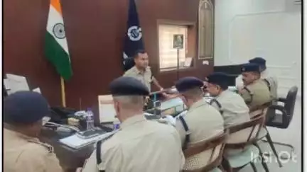 जैसलमेर: जिला पुलिस अधीक्षक सुधीर चौधरी ने कार्यालय में बैठक की, थाना स्तर पर पुलिस कार्यप्रणाली को मजबूत करने के निर्देश दिए