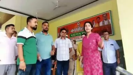 ঘগ্ৰাপাৰ ভাগ: নলবাৰীৰ ঘগ্ৰাপাৰৰ মণ্ডল বিজেপিৰ কাৰ্যালয় পৰিদৰ্শন জিলাৰ আৰক্ষী অধীক্ষক সুপ্ৰিয়া দাসৰ