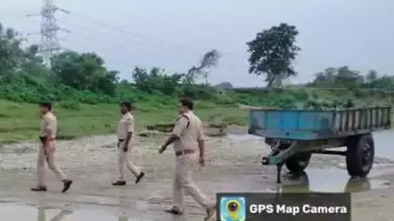 ठाकुरगंज: गलगलिया थाना पुलिस ने अवैध बालू लदे 4 ट्रैक्टर ज़ब्त किए, कानूनी कार्रवाई जारी