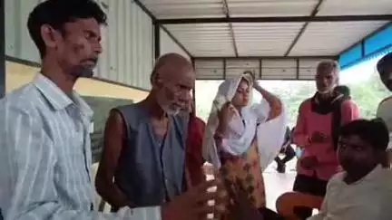 फतेहपुर: थरियांव के मुरांव में संदिग्ध अवस्था में विवाहिता की हुई मौत, परिजनों का रहा बुरा हाल, पुलिस ने कराया पोस्टमार्टम