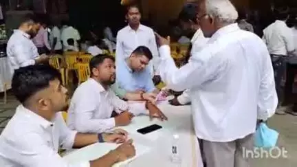 कर्जत: रॉयल गार्डन येथे महेंद्र थोरवे फाउंडेशनच्या शासकीय दाखले शिबिराला उत्स्फूर्त प्रतिसाद
४०० अर्जदारांकडून दाखल्याची मागणी