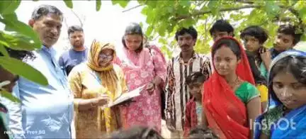 मेराल: मेराल पूर्वी पंचायत के मुखिया रामसागर महतो ने पंचायत सचिव और वार्ड सदस्यों के साथ घासी टोला में की बैठक
