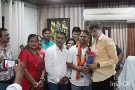 जगदलपुर: जगदलपुर विधायक ने भाजपा प्रदेश अध्यक्ष किरण देव से रायपुर कार्यालय में भाजपा कार्यकर्ताओं व नागरिकों से की मुलाकात