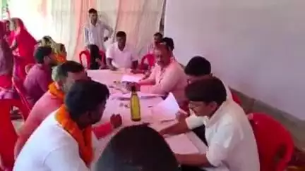 पकड़ी दयाल: नगर पंचायत चुनाव के लिए नामांकन में मुख्य पार्षद के 3, उप मुख्य पार्षद के 4 और पार्षद पद के 13 उम्मीदवारों ने भरा पर्चा