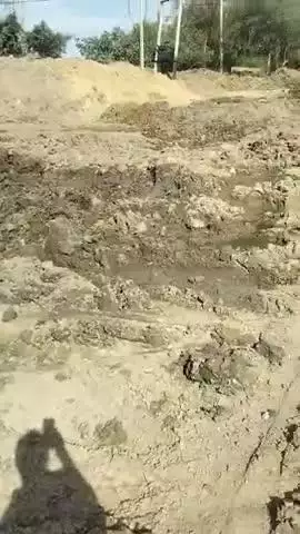 ग्राम प्रधान गड़शान सैयां आगरा श्रीनिवास द्वारा गांव में धांधली, ग्राम समाज में तालाब की स्लिट कीचड़ को तालाब में दबाना ।