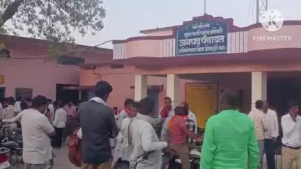 खनियाधाना: जनपद पंचायत खनियाधाना के सभा कक्ष में पिछोर विधायक और अनुविभागीय अधिकारी ने शासकीय राशन विक्रेताओं के साथ बैठक की