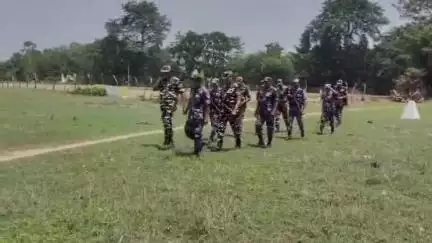 नौतनवा: भारत-नेपाल सीमा के पिलर संख्या 531 के पास एसएसबी और नेपाल पुलिस ने किया संयुक्त गश्त