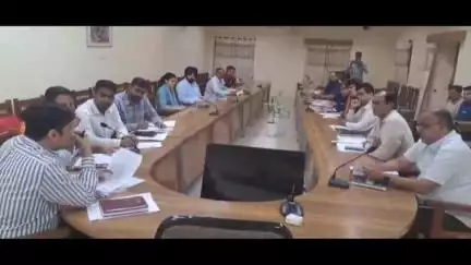जनहित में पारदर्शिता एवं उत्तरदायित्व के साथ सीएसआर निधियों का उपयोग किया जाए, क्लैक्ट्रैट सभागार में DM ने की बैठक