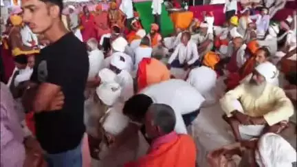 जौरा: जौरा ग्राम बघेल में श्रीमद् भागवत कथा में हुआ साधुओं का संगम, सैकड़ों साधु पहुंचे