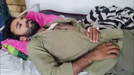 सतना के टिकुरिया टोला में बाइक सवार बदमाशों ने दुकानदार को चाकू मारकर लूटा, पुलिस जांच कर रही है