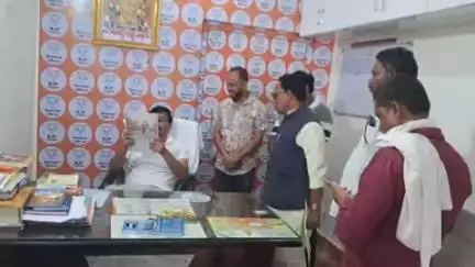 जबेरा: राज्यमंत्री धर्मेंद्र सिंह लोधी ने नोहटा कार्यालय में ग्रामीणों की समस्याएं सुनीं, अधिकारियों को निराकरण के निर्देश दिए