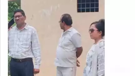 डौण्डी: टी. ज्योति के अनुग्रह पर तोरणलाल साहू अध्यक्ष नगरपालिका परिषद ने स्वामी आत्मानन्द स्कूल का निरीक्षण किया