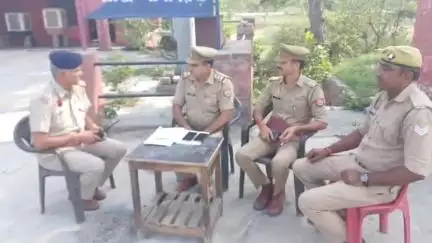कैराना: कांवड़ यात्रा को लेकर यूपी-हरियाणा बॉर्डर पर स्थित सनौली नाके पर दोनों प्रदेशों के पुलिस अधिकारियों की बैठक हुई