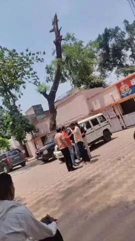 मवाना: किठौर के जलालुद्दीनपुरा में नारकोटिक्स टीम की छापेमारी, एक को हिरासत में लिया, लेकिन कुछ मिलने पर खाली हाथ वापस लौटी