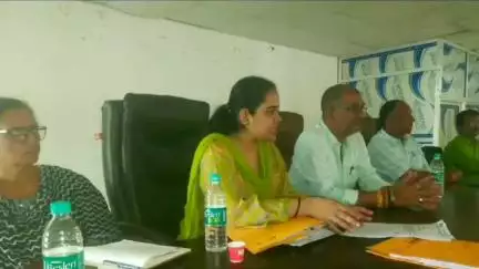गायघाट: गायघाट में आपदा प्रबंधन समिति की बैठक में नहीं पहुंचे जनप्रतिनिधि, सूचना न देने का आरोप