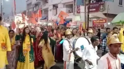 હાલોલ: માહેશ્વરી સમાજ દ્વારા મહેશ નવમીના પાવન પર્વ અંતર્ગત નગરના રાજમાર્ગો પર ભવ્ય શોભાયાત્રા યોજાઈ