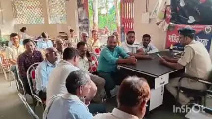 मखदुमपुर: बकरीद पर्व को लेकर टेहटा और मखदुमपुर थाना परिसर में शांति समिति की बैठक हुई