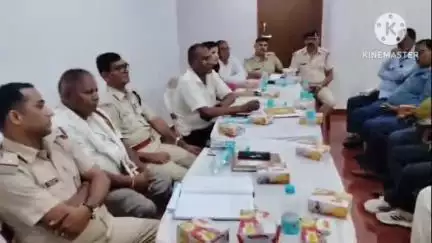 पथरगामा: पथरगामा थाना परिसर में बकरीद पर्व को लेकर शांति समिति की बैठक आयोजित
