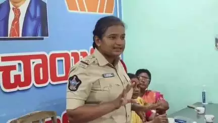 బండారులంక లో సైబర్ నేరాలపై అవగాహన కార్యక్రమం, పలు సూచనలు చేసిన షీ టీం ఎస్సై గంగాభవాని