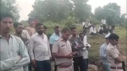 गंगधार: मकोडिया में नदी में नाव पलटने से एक महिला लापता, पति समेत तीन लोगों को बचाया गया