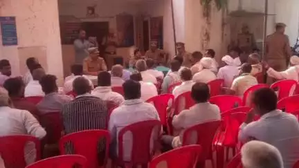 फरेंदा: एकसड़वा चौकी पर पीस कमेटी की बैठक में शांतिपूर्ण ढंग से त्योहार मनाने की की गई अपील